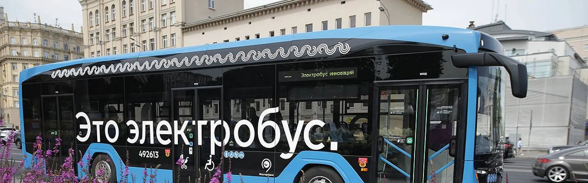 В Москве электробус сбил женщину насмерть на пешеходном переходе