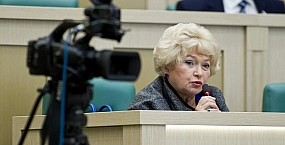 Людмила Нарусова призвала защитить Александровскую колонну от концертов и мотозаездов