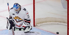 Вратарь «Металлурга» Смолин избежал дисквалификации после удаления в матче КХЛ