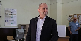 Блок Радева уверенно лидирует на выборах в Болгарии