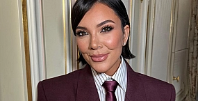 Крис Дженнер заметили без макияжа после неудачной пластики лица