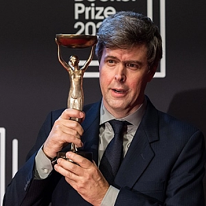 Дэвид Солой получил Букеровскую премию 2025 года за роман "Плоть"