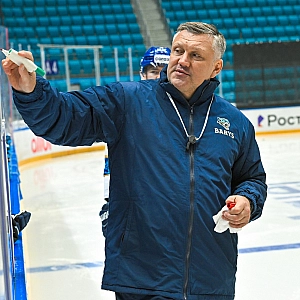 Главный тренер «Сибири» Вячеслав Буцаев покинул клуб после серии неудач