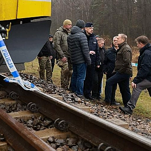 Польша назвала подозреваемых в диверсиях на железной дороге, ведущей на Украину