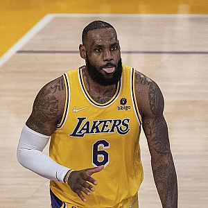 Леброн Джеймс стал первым игроком в истории НБА, проведшим 23 сезона