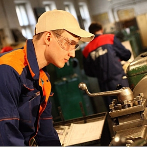 Девятиклассники, не сдавшие ГИА, смогут бесплатно получить рабочую профессию