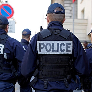 Во французском Ренне водитель сбил велосипедистку, чтобы напасть на неё: свидетели предотвратили преступление