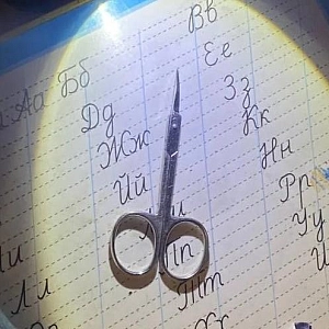 В Петербурге женщина ранила мужа маникюрными ножницами и попыталась скрыться