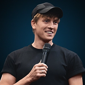 Щербаков заявил в Алма-Ате, что прилетел «к другу», а не на премьеру фильма