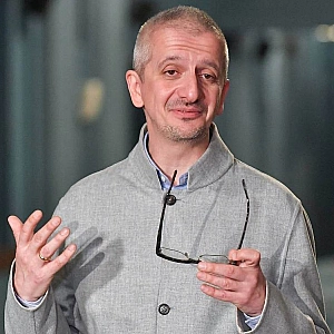 Константин Богомолов попросил освободить его от обязанностей ректора Школы-студии МХАТ