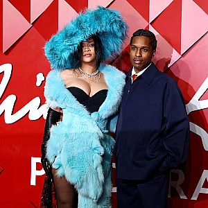 Рианну заметили с кольцом на безымянном пальце — фанаты заподозрили помолвку с A$AP Rocky