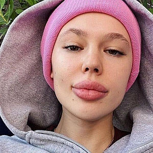 Инстасамка анонсировала совместный трек с Ольгой Бузовой