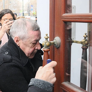 Михалков поблагодарил Путина за возвращение Ефремова на сцену