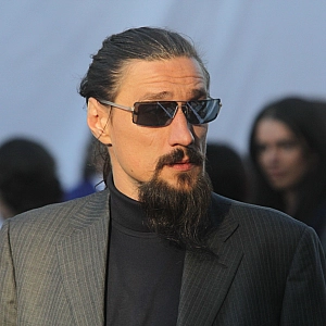 Сыну Матвиенко показали фигвам: стройка здания-утюга встанет?