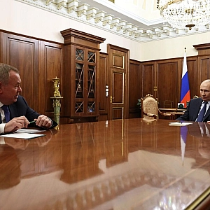 Путин обсудил с главой ВТБ состояние экономики и результаты работы банка