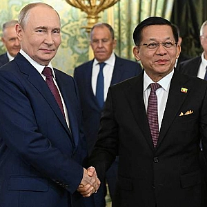 Путин поблагодарил Мьянму за помощь в развитии отношений России с АСЕАН