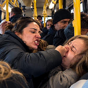 В автобусе Мурманска произошла драка между пассажирами