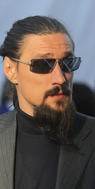 Сыну Матвиенко показали фигвам: стройка здания-утюга встанет?