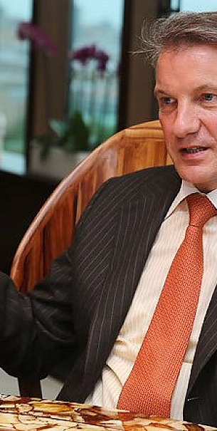 Греф положил глаз на Самолет: Воробьевы останутся с носом?
