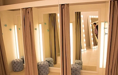 В петербургском ТЦ посетительница нашла камеру в примерочной магазина