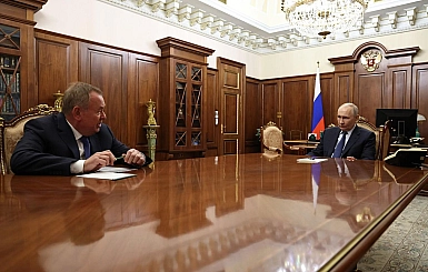 Путин обсудил с главой ВТБ состояние экономики и результаты работы банка