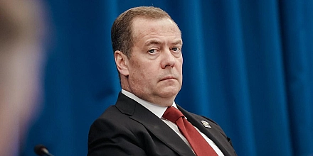 Медведев ответил Трампу на слова про мертвую российскую экономику 