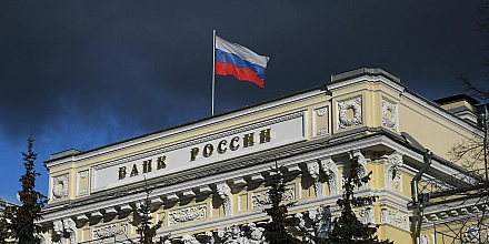 Центробанк оставил окно для снижения ставки, но торопиться не станет