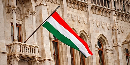 Венгрия не стала возражать против эмбарго на российский СПГ в новом пакете санкций ЕС