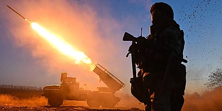 Российские войска отразили 13 атак ВСУ под Красноармейском и продолжают зачистку города