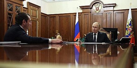 Путин и губернатор Мурманской области Андрей Чибис обсудили развитие Арктики и Северного морского пути