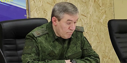 Герасимов проверил операции группировки «Центр» и наградил военных за взятие Красноармейска