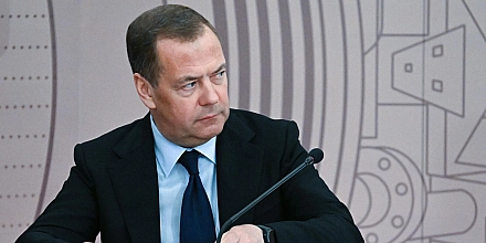 Медведев сообщил о масштабах контрактного набора в армию в 2025 году