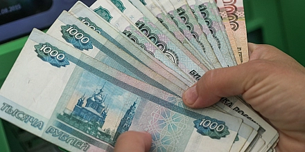 Россияне сняли со срочных вкладов рекордные с начала года 280,5 млрд рублей