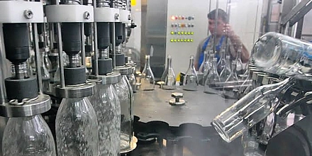 Мутный Акаев продолжает скупать алкозаводы: капиталы уйдут в офшоры?