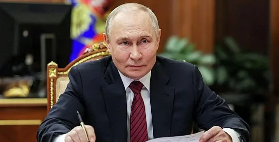 Путин встретился с премьером Госсовета КНР Ли Цяном в Санкт-Петербурге