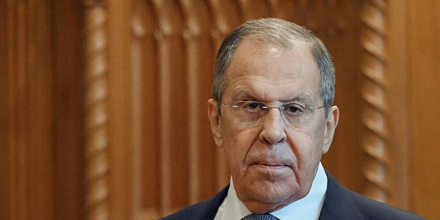 Лавров пообещал регулярные удары России по военным объектам на Украине
