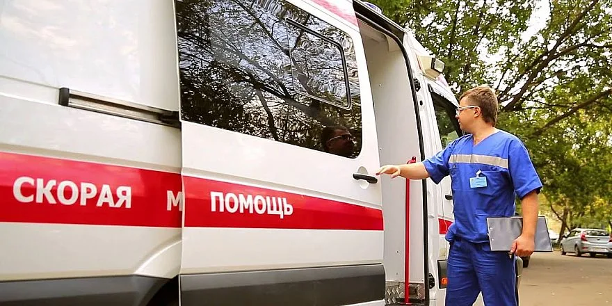 В центре Москвы обрушились строительные леса: пострадали трое рабочих