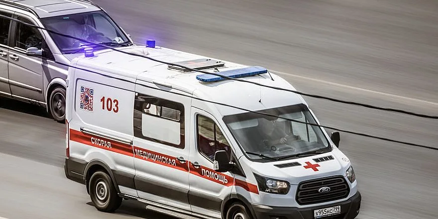 В Ленобласти столкнулись грузовой поезд и автобус: есть жертвы