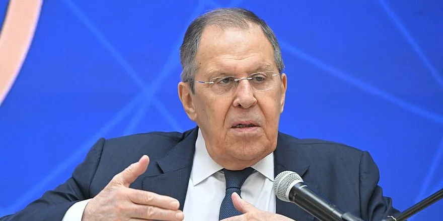 Лавров пошутил о переводе на встрече с главой МАГАТЭ и рассмешил участников переговоров